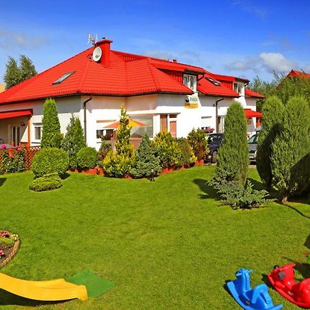 Pokoje Goscinne Panda Karwia Exterior foto