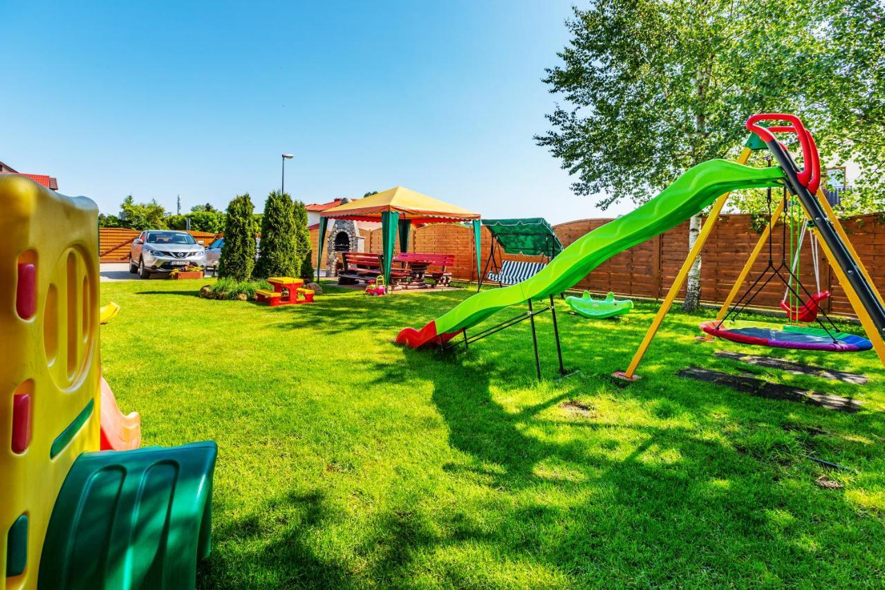 Pokoje Goscinne Panda Karwia Exterior foto