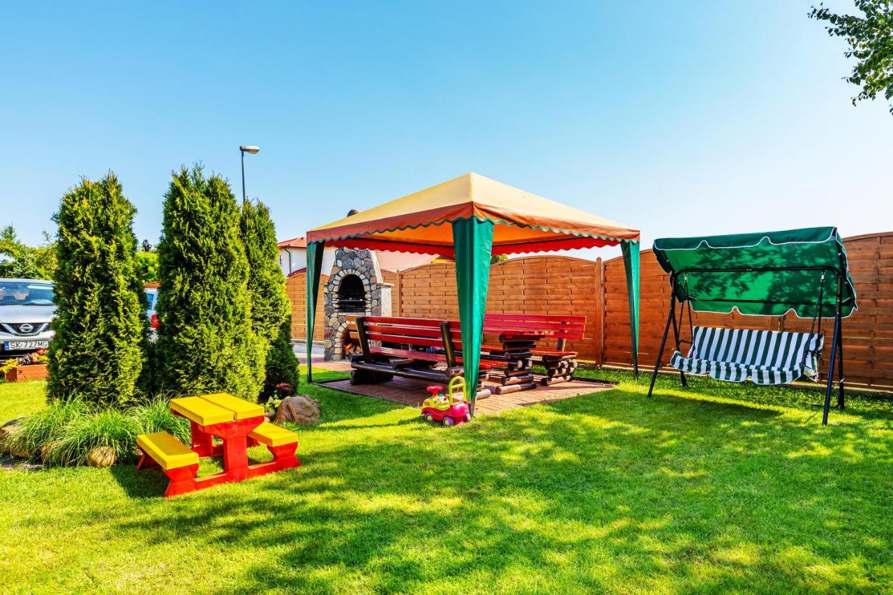 Pokoje Goscinne Panda Karwia Exterior foto
