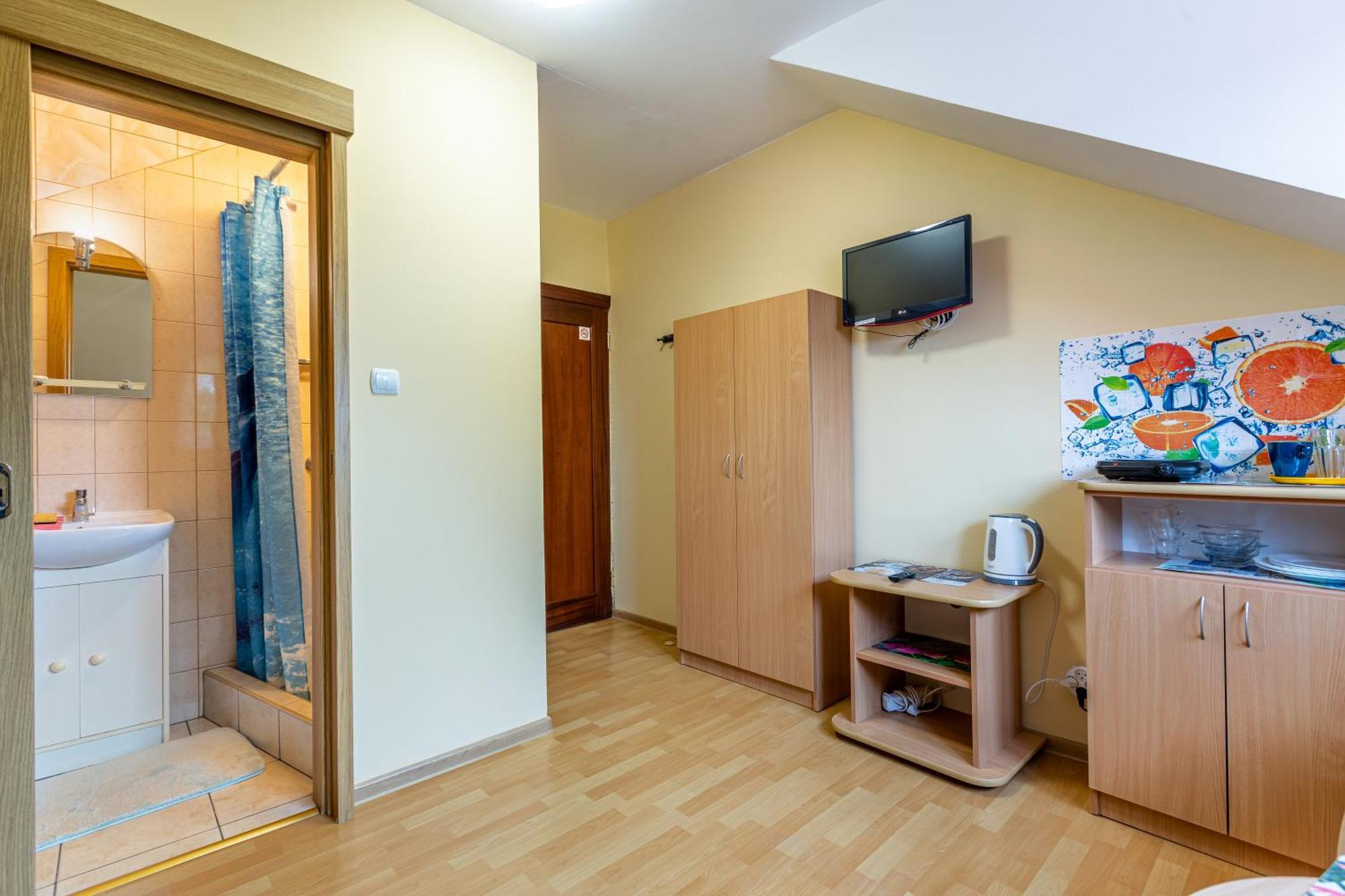Pokoje Goscinne Panda Karwia Exterior foto